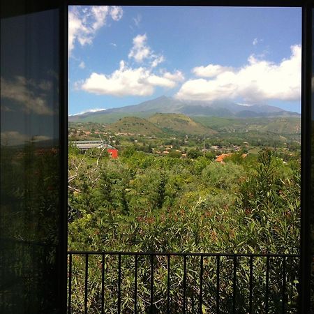 Villa Bonaccorso - Antica E Maestosa Villa Con Piscina Ai Piedi Dell'Etna 비아그란데 객실 사진